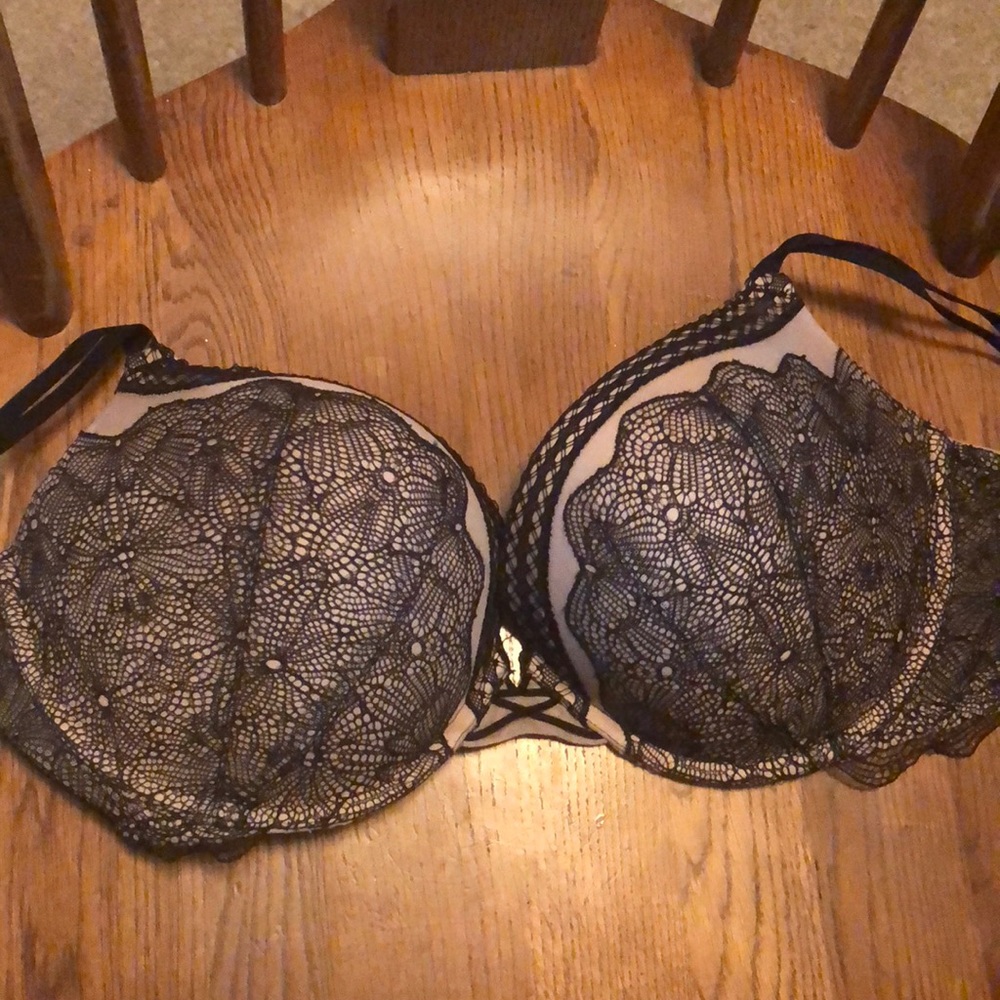 36DDD Victoria’s Secret bra